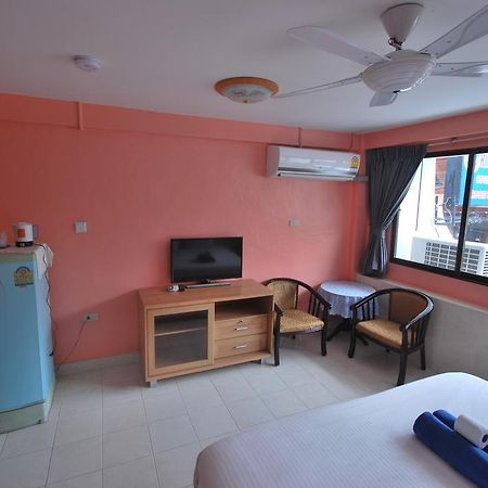 Kingfisher House & Bar Pattaya Exteriör bild