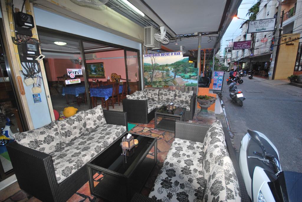 Kingfisher House & Bar Pattaya Exteriör bild